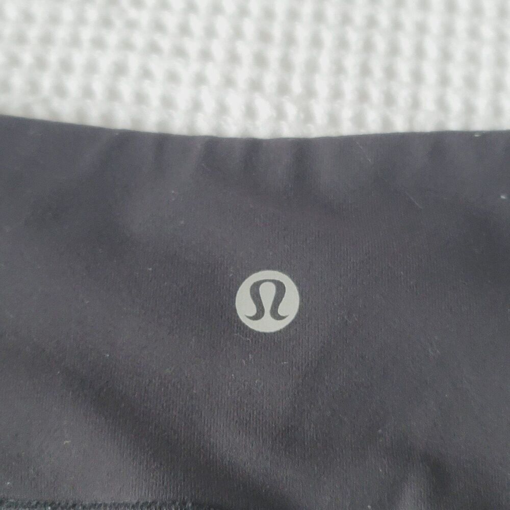 Lululemon low rise Nulux Black 22" cropped leggings size 4 - Picture 9 of 10